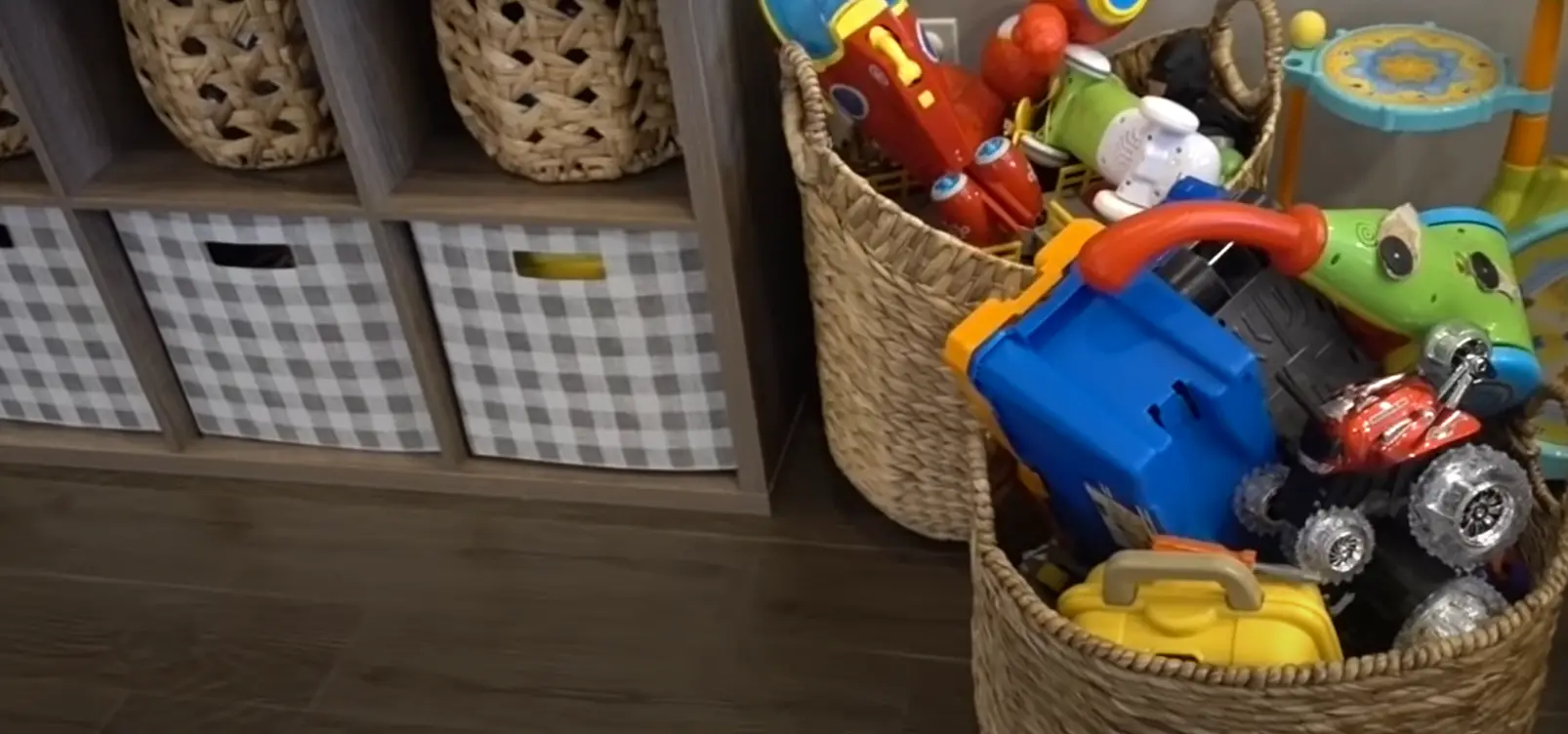 Why do You Need to Organize Toys in a Living Room