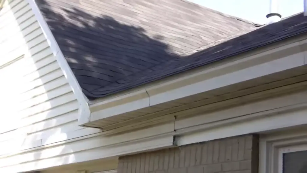 What Happens to a House Without a Gutter System?