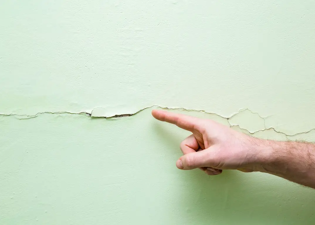 Visible Drywall Screws or Tape