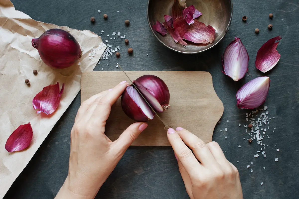How to Remove Onion Smell From Your Hands