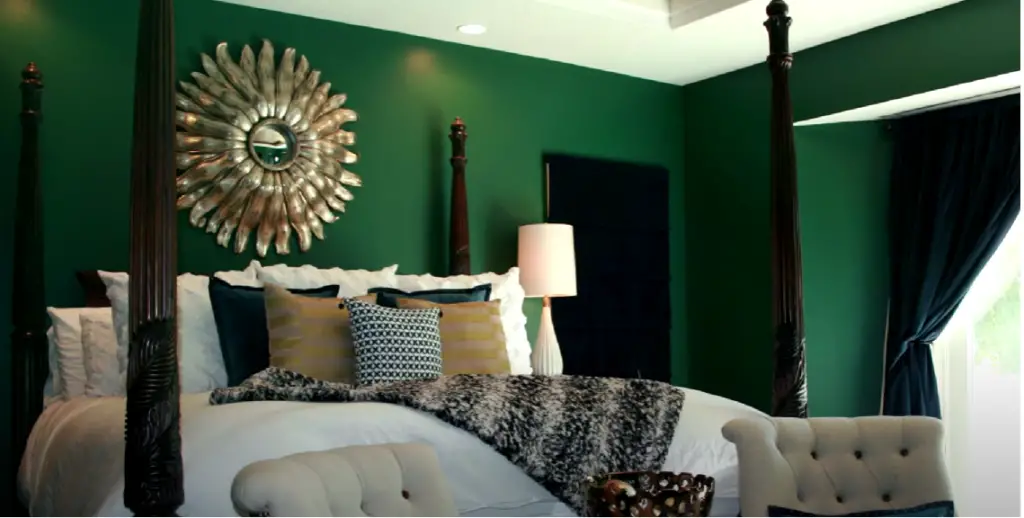 9 Pretty Ways to Decorate With Emerald Green