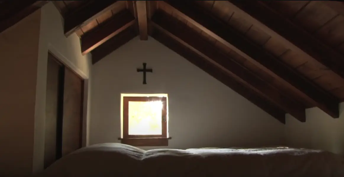 can-you-live-in-a-house-without-electricity-legally-homeprofy