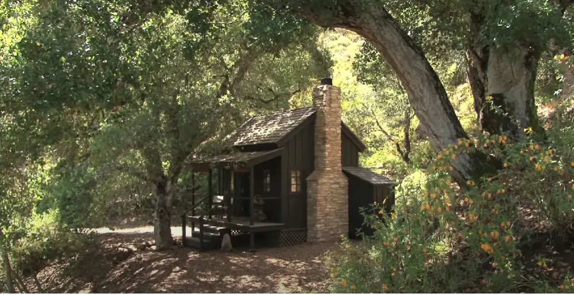 can-you-live-in-a-house-without-electricity-legally-homeprofy