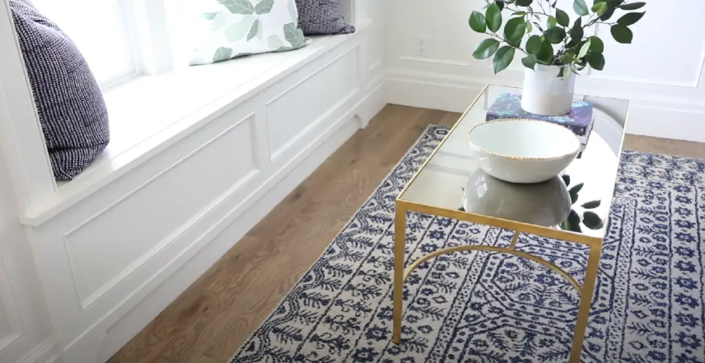 What are some other options for rugs on vinyl floors instead of using polypropylene?